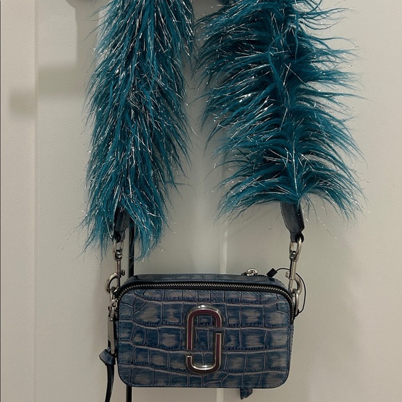 Marc Jacobs (NWT) Snapshot Camera Bag in Blue Croc-Embossed Leather & Faux-Fur - Picture 3 of 17